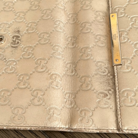 GUCCI Ivory Guiccissima Leather Wallet - Picture 15 of 16